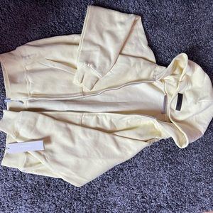 ESSENTIALS YELLOW SET